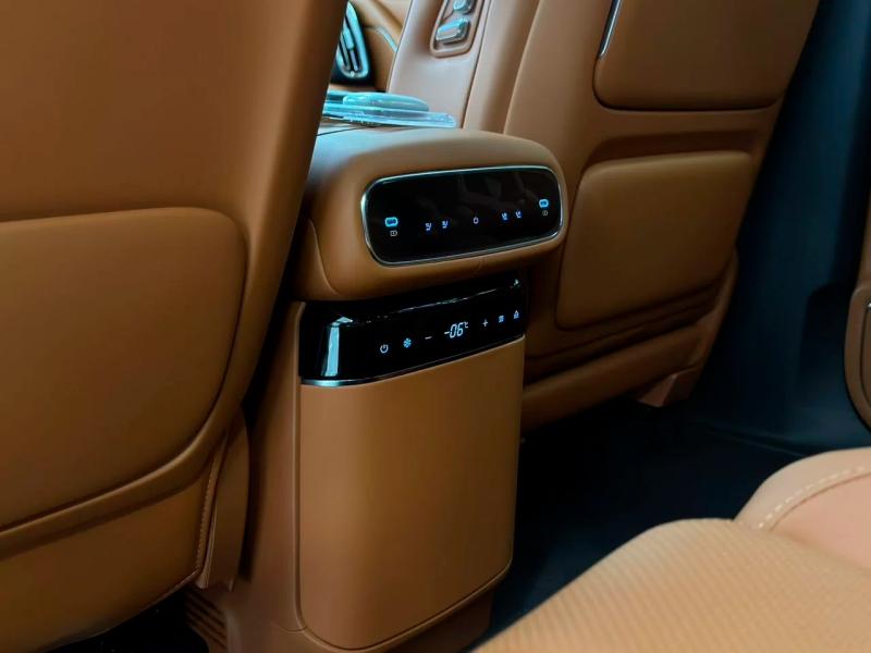 Geely Galaxy M9 1 поколение 1.5 л, 870 л.с., гибрид