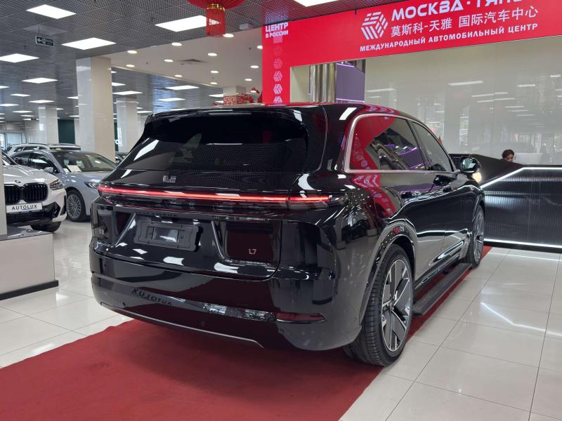 LiXiang L7 I Рестайлинг Гибрид 1.5 л. 449 л.с. автомат полный