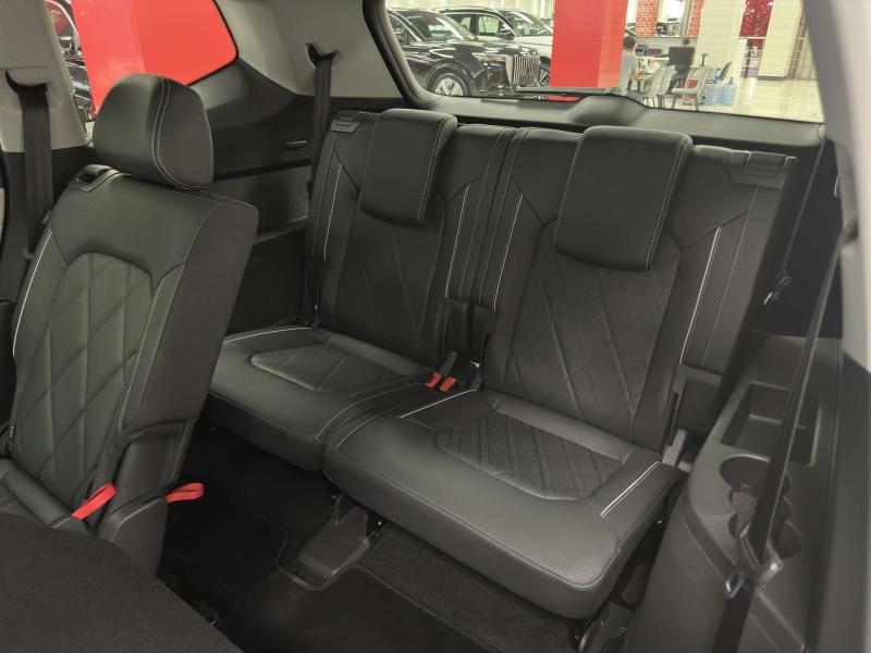 Volkswagen Teramont I Рестайлинг Бензин 2 л. 220 л.с. автомат полный