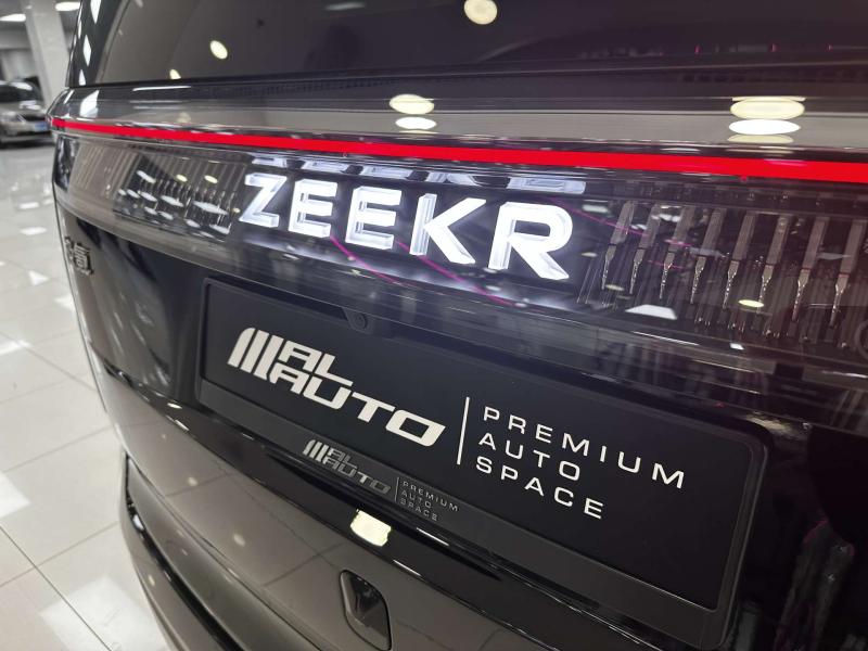 Zeekr 009 1 поколение AT 4WD (544 л.с.)  2023 L6T79T2E9PP085891 A000AA00 Черный