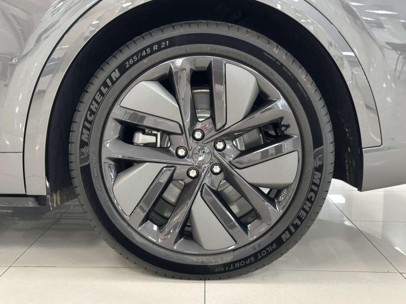 LiXiang L9 I Рестайлинг Гибрид 1.5 л. 449 л.с. автомат полный