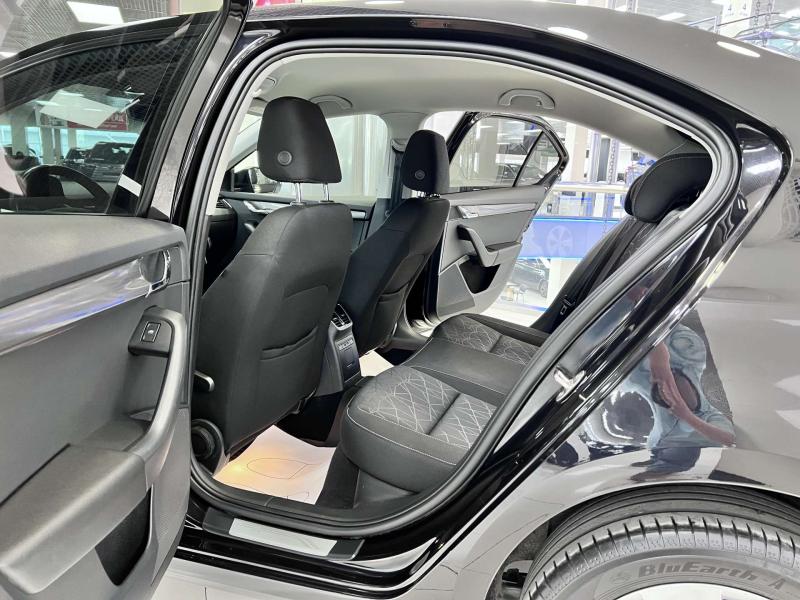 Skoda Octavia 3 поколение [рестайлинг] 1.8 TSI DSG (180 л.с.)