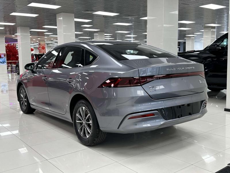 BYD Qin III Гибрид 1.5 л. 218 л.с. автомат передний