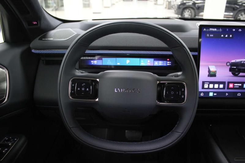 Lynk & Co 900 Поколение 1 AT Гибрид 2 л. (720 л.с.)