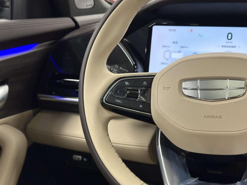 Geely Monjaro  Бензин 2 л. 238 л.с. автомат полный