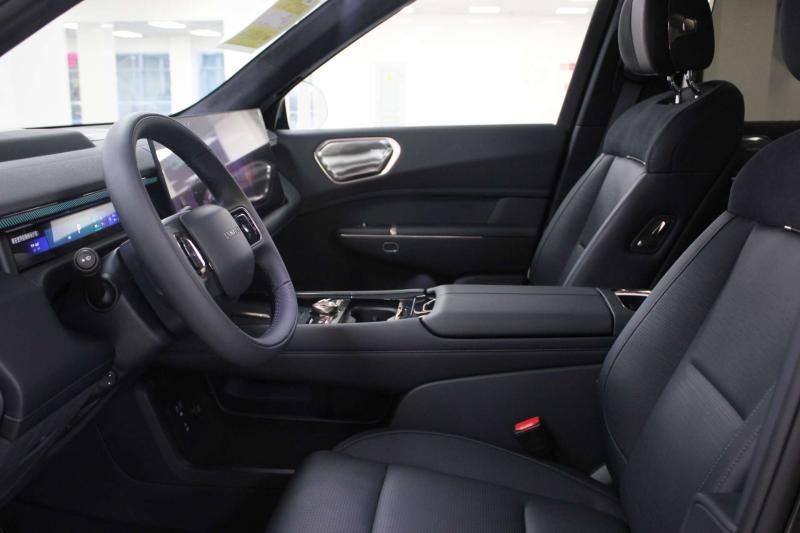 Lynk & Co 900 Поколение 1 AT Гибрид 2 л. (720 л.с.)