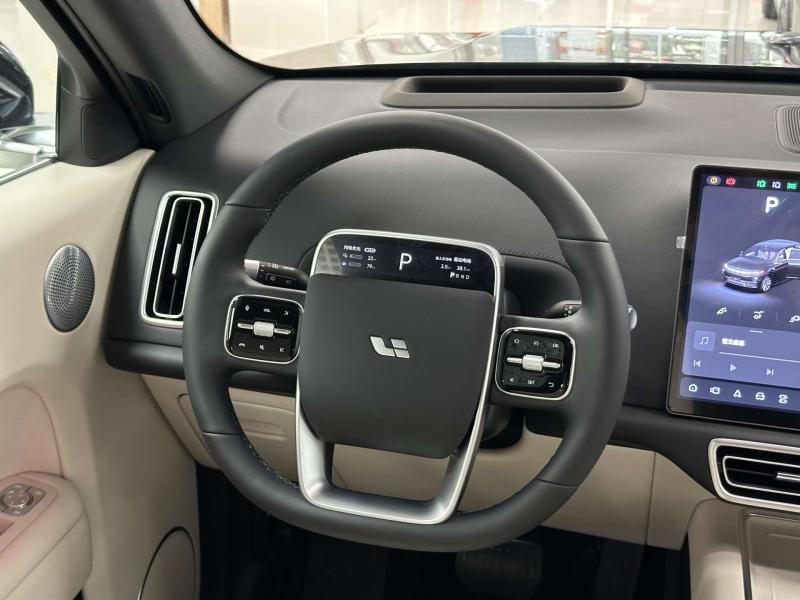 LiXiang L7 I Рестайлинг Гибрид 1.5 л. 449 л.с. автомат полный