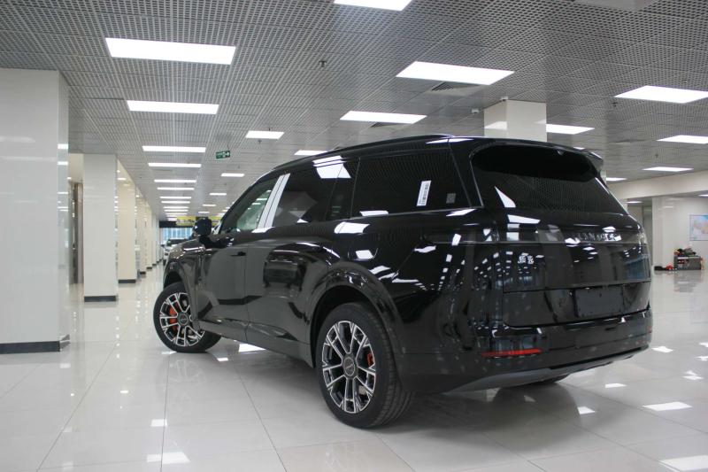 Lynk & Co 900 Поколение 1 2.0h 884 л.с.