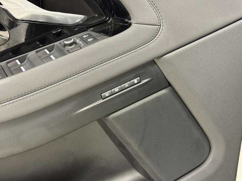 Land Rover Range Rover Evoque II Рестайлинг Бензин 2 л. 249 л.с. автомат полный