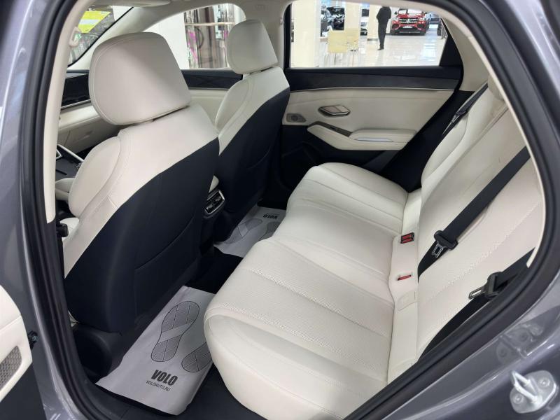 BYD Qin III Гибрид 1.5 л. 163 л.с. автомат передний