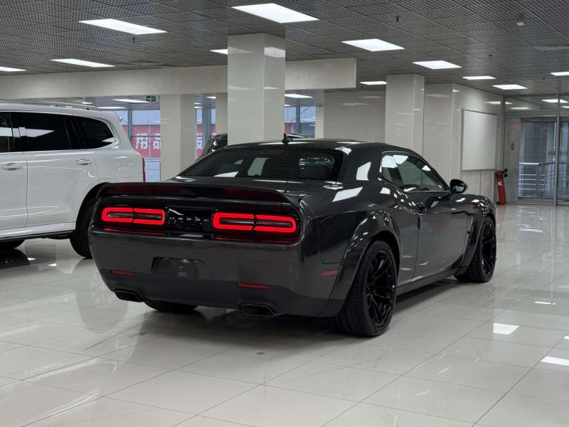 Dodge Challenger III Рестайлинг 2 Бензин 6.2 л. 717 л.с. автомат задний