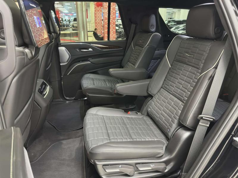 Cadillac Escalade V Рестайлинг Бензин 6.2 л. 420 л.с. автомат полный