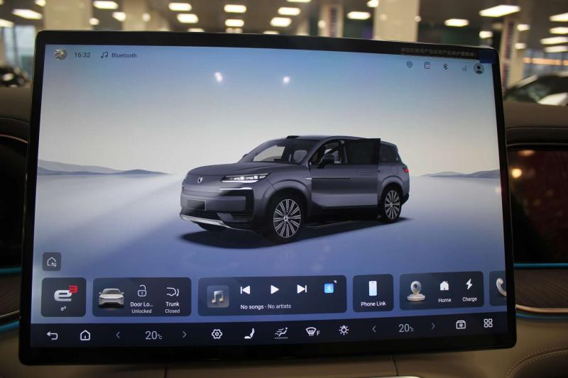 Denza N9 1 поколение 2.0 л. 925 л.с. (680 кВт) 