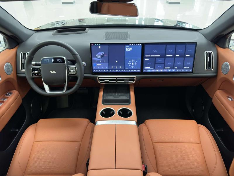 LiXiang L6  Гибрид 1.5 л. 408 л.с. автомат полный