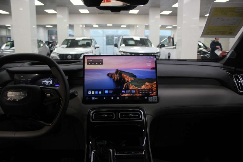 Geely Atlas Pro  Бензин 1.5 л. 177 л.с. автомат передний