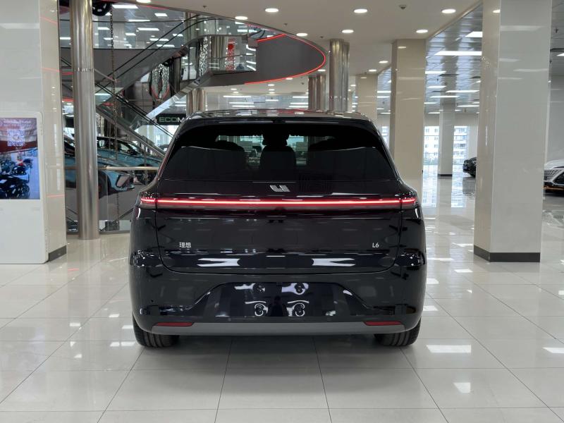 LiXiang L6  Гибрид 1.5 л. 408 л.с. автомат полный