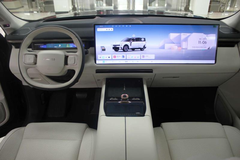 Lynk & Co 900 Поколение 1 2.0h 734 л.с