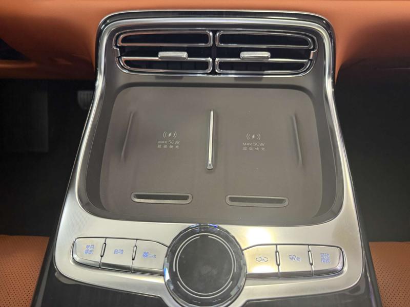 Geely Galaxy M9 1 поколение 1.5 л, 870 л.с., гибрид