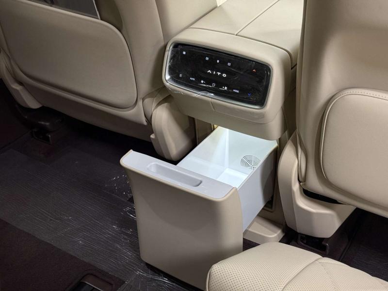 Aito M9  Гибрид 1.5 л. 496 л.с. автомат полный