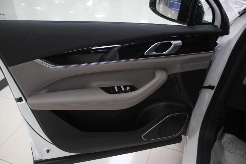 Geely Atlas Pro  Бензин 1.5 л. 177 л.с. автомат передний