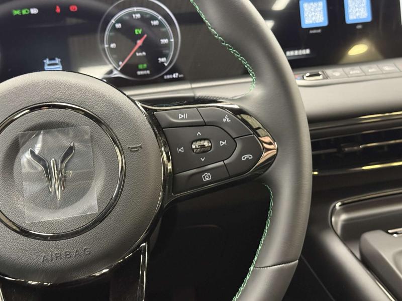 Voyah Free I Рестайлинг Гибрид 1.5 л. 490 л.с. автомат полный