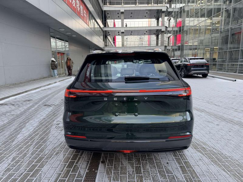 Geely Galaxy Starship 7 1 поколение 1,5 л  218 л.с. гибрид