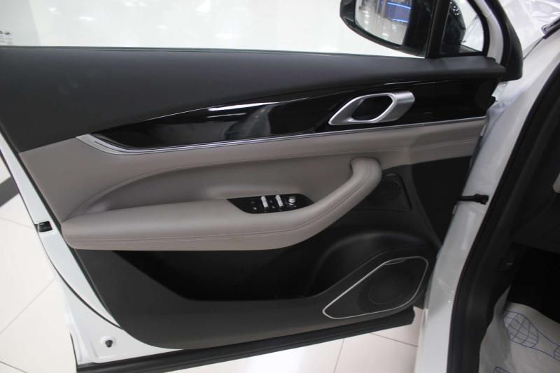 Geely Atlas Pro  Бензин 1.5 л. 177 л.с. робот полный