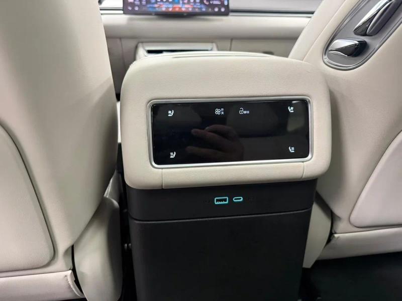 BYD Tang L 1 поколение 1.5 л, 700 л.с., гибрид