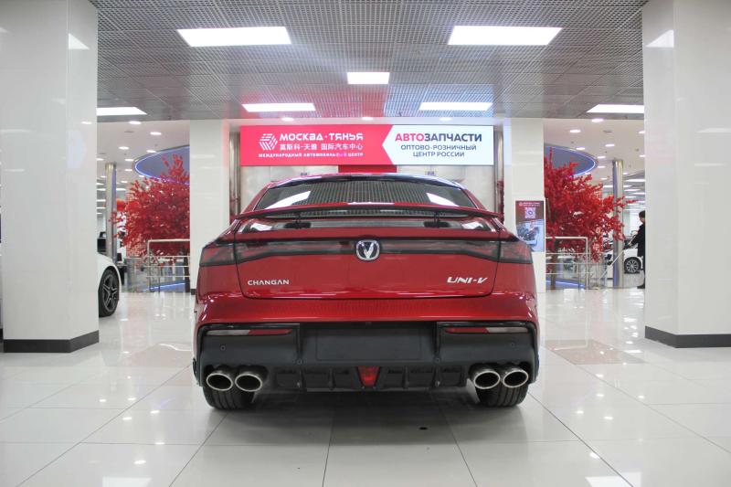 Changan UNI-V  Бензин 1.5 л. 181 л.с. робот передний