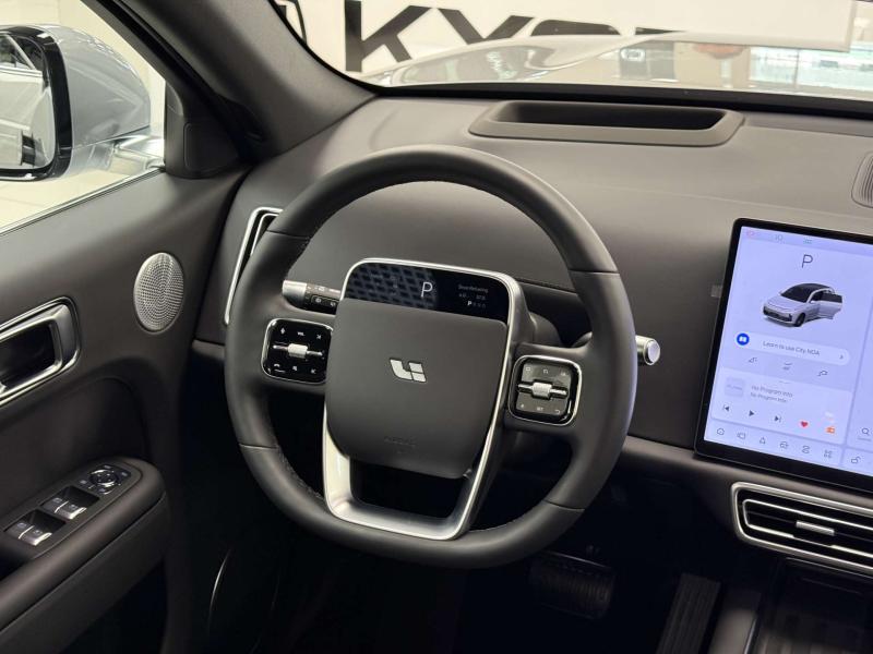 LiXiang L7 I Рестайлинг Гибрид 1.5 л. 449 л.с. автомат полный