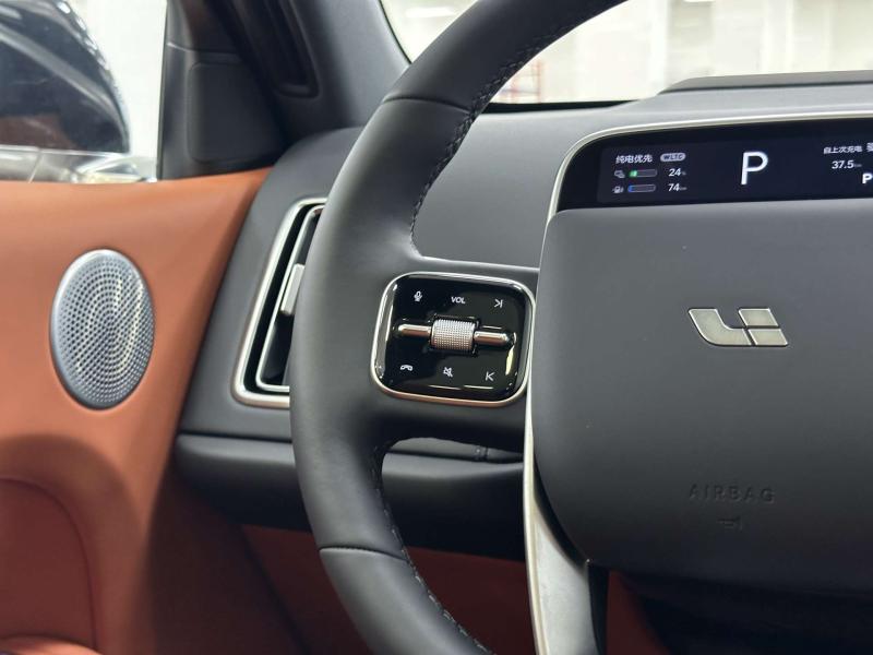 LiXiang L6  Гибрид 1.5 л. 408 л.с. автомат полный