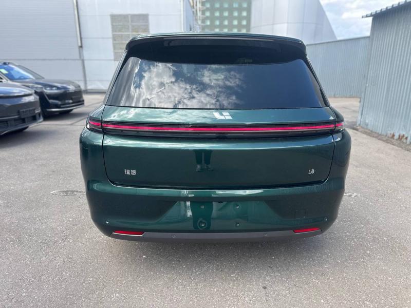 LiXiang L8 I Рестайлинг Гибрид 1.5 л. 449 л.с. автомат полный