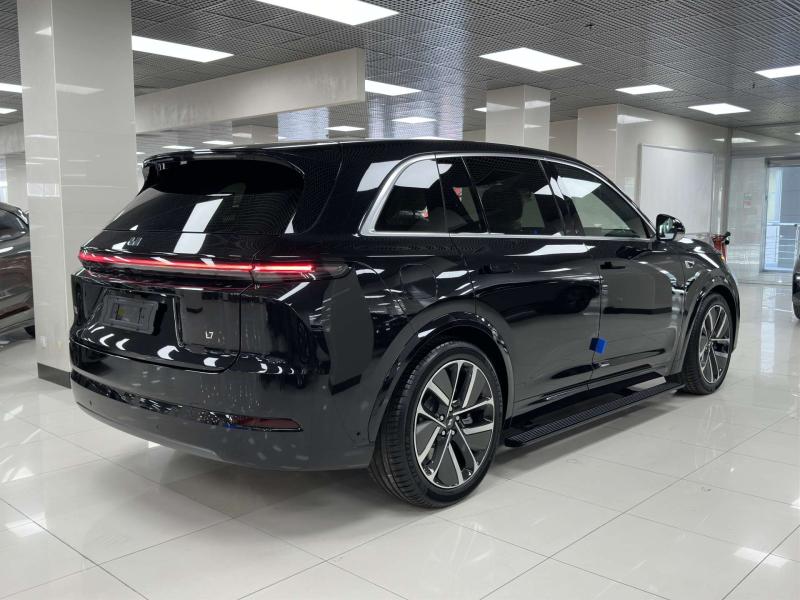 LiXiang L7 I Рестайлинг Гибрид 1.5 л. 449 л.с. автомат полный