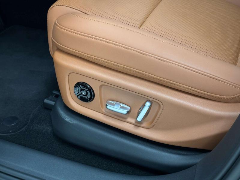 LiXiang L6  Гибрид 1.5 л. 408 л.с. автомат полный