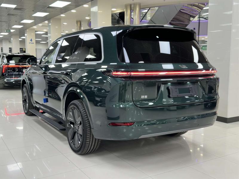 LiXiang L9  Гибрид 1.5 л. 449 л.с. автомат полный