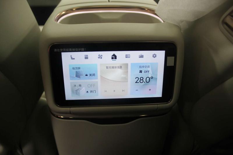 Lynk & Co 900 Поколение 1 2.0h 734 л.с