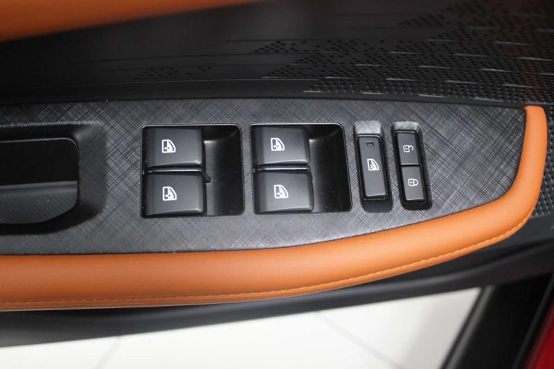 Changan UNI-V  Бензин 1.5 л. 181 л.с. робот передний