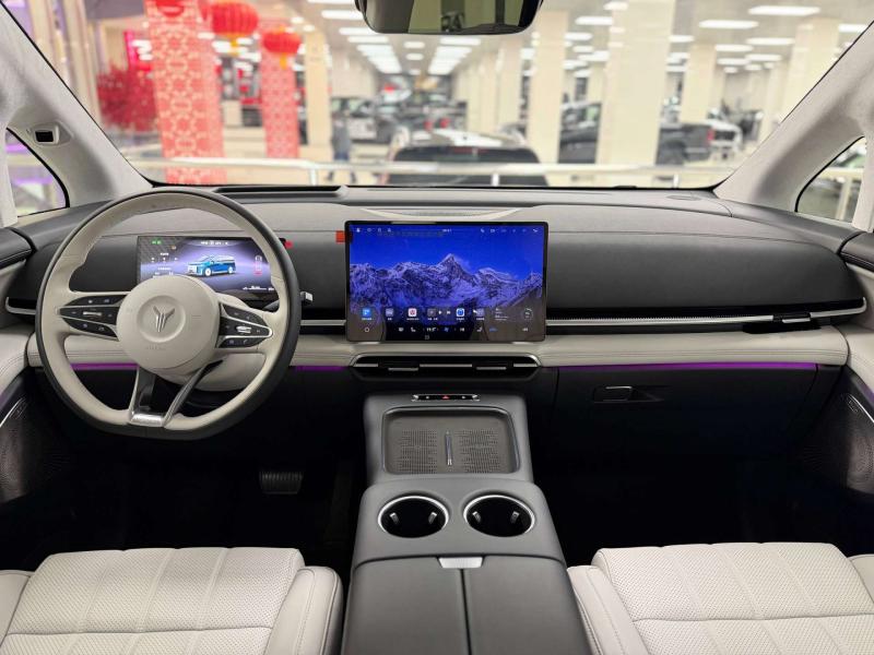 Voyah Dream  Гибрид 1.5 л. 394 л.с. автомат полный