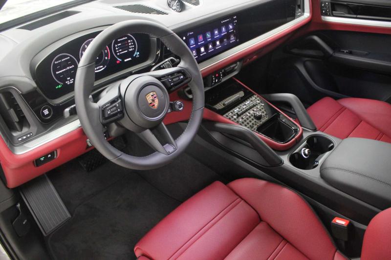 Porsche Cayenne III Рестайлинг Гибрид 4 л. 739 л.с. автомат полный