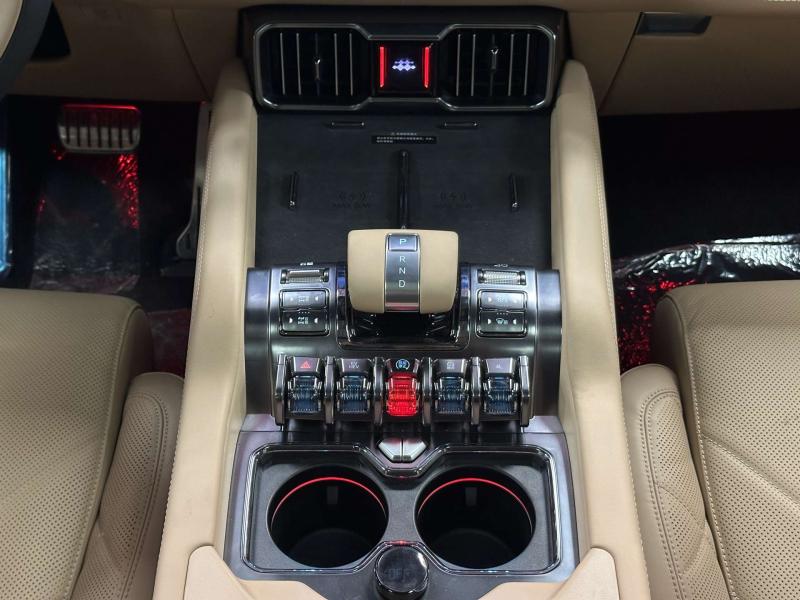 BYD FangChengBao Leopard 8  Гибрид 2 л. 952 л.с. автомат полный