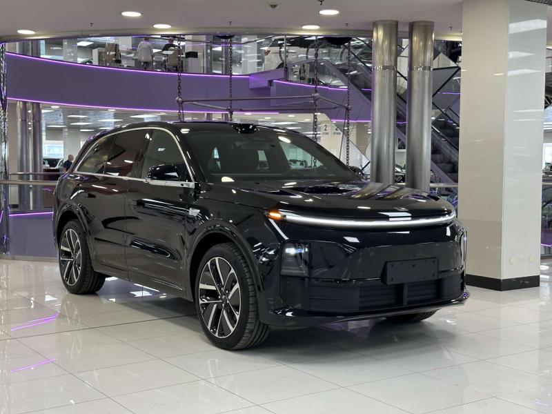 LiXiang L6  Гибрид 1.5 л. 408 л.с. автомат полный
