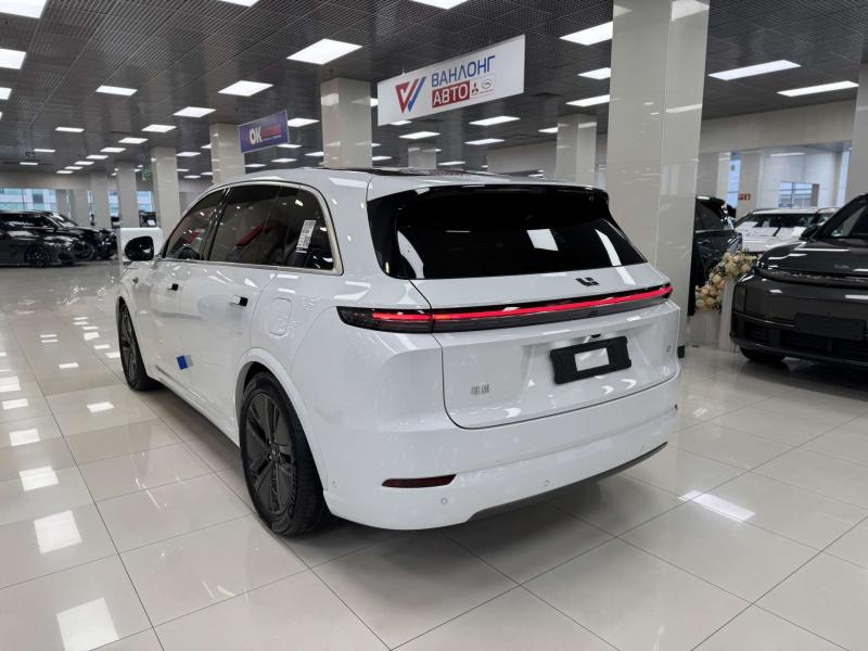 LiXiang L7 I Рестайлинг Гибрид 1496 см3 449 л.с. (330 кВт) автоматическая полный