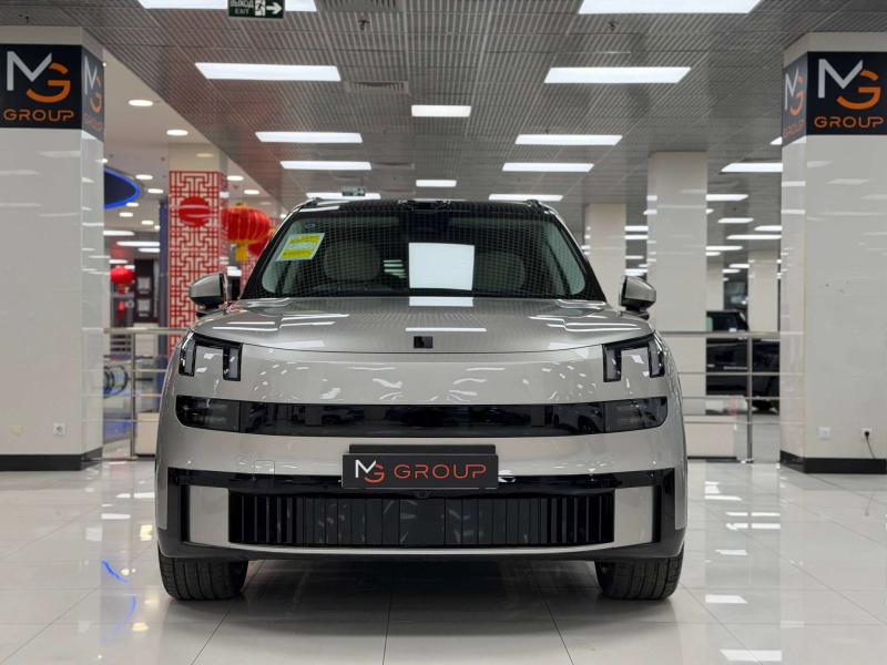 Lynk & Co 900 Поколение 1 AT Гибрид 2 л. (720 л.с.)