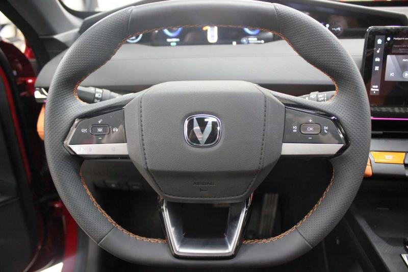 Changan UNI-V  Бензин 1.5 л. 181 л.с. робот передний