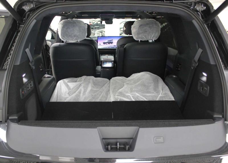 Lynk & Co 900 Поколение 1 AT Гибрид 2 л. (720 л.с.)