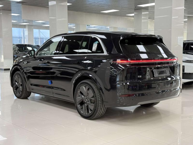 LiXiang L7 I Рестайлинг Гибрид 1.5 л. 449 л.с. автомат полный