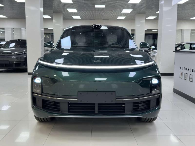 LiXiang L9  Гибрид 1.5 л. 449 л.с. автомат полный