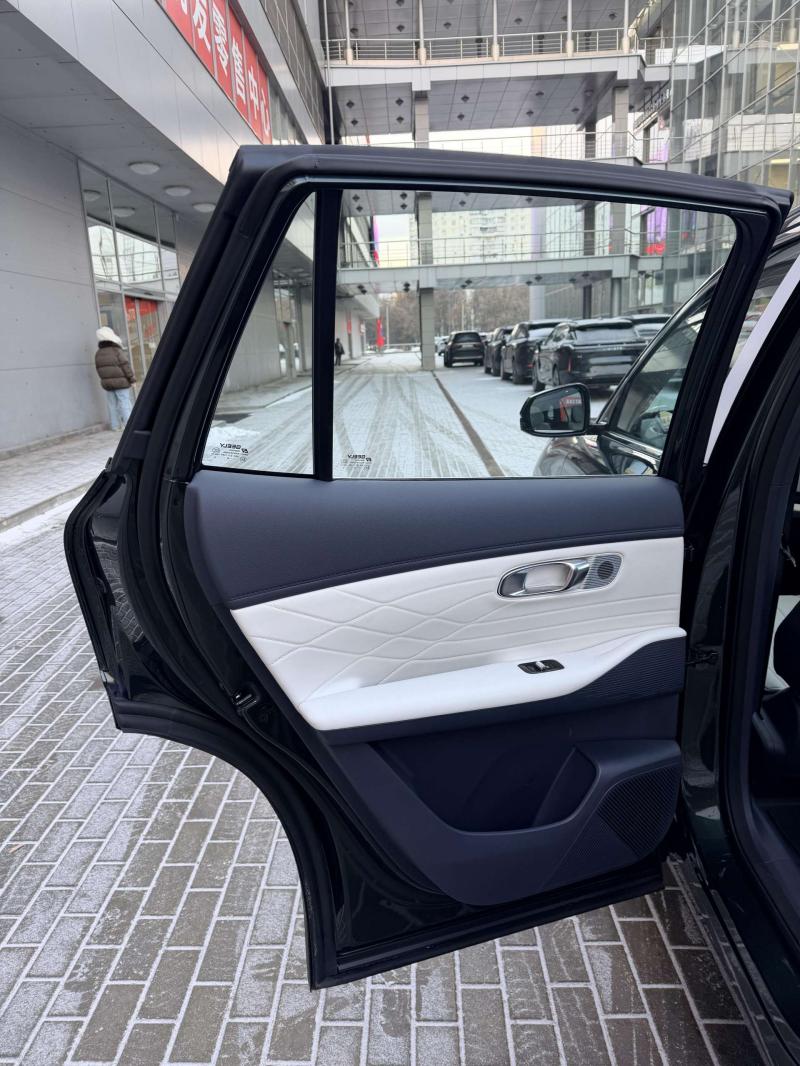 Geely Galaxy Starship 7 1 поколение 1,5 л  218 л.с. гибрид