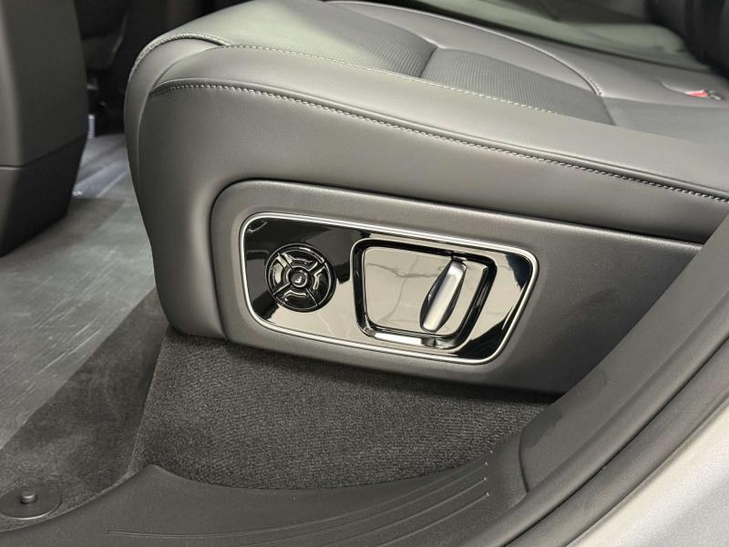 LiXiang L7 I Рестайлинг Гибрид 1.5 л. 449 л.с. автомат полный