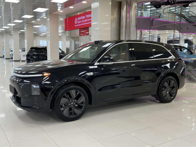 LiXiang L6  Гибрид 1.5 л. 408 л.с. автомат полный